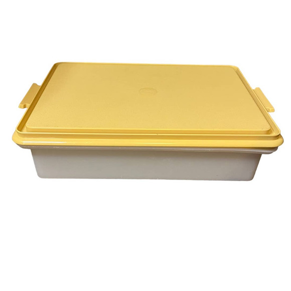 Tupperware Other - VINTAGE TUPPERWARE SHEET CAKE Container 622-2 Gold Base/623-2 Opaque Lid